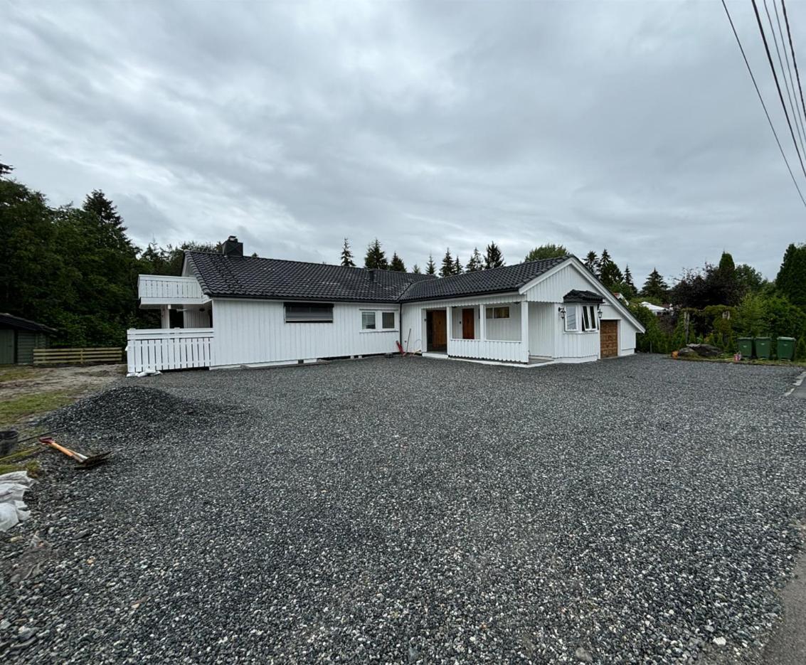 Classic 4 Bedrooms, 9 Guest Apartment In Kjeller Lillestrom - Good Proximity To Oslomet And Lillestrom Train Station Buitenkant foto